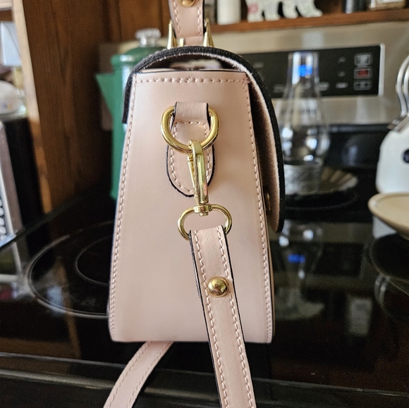 Women handbag nice leather bag but never carried it. Looks new - Picture 11 of 13